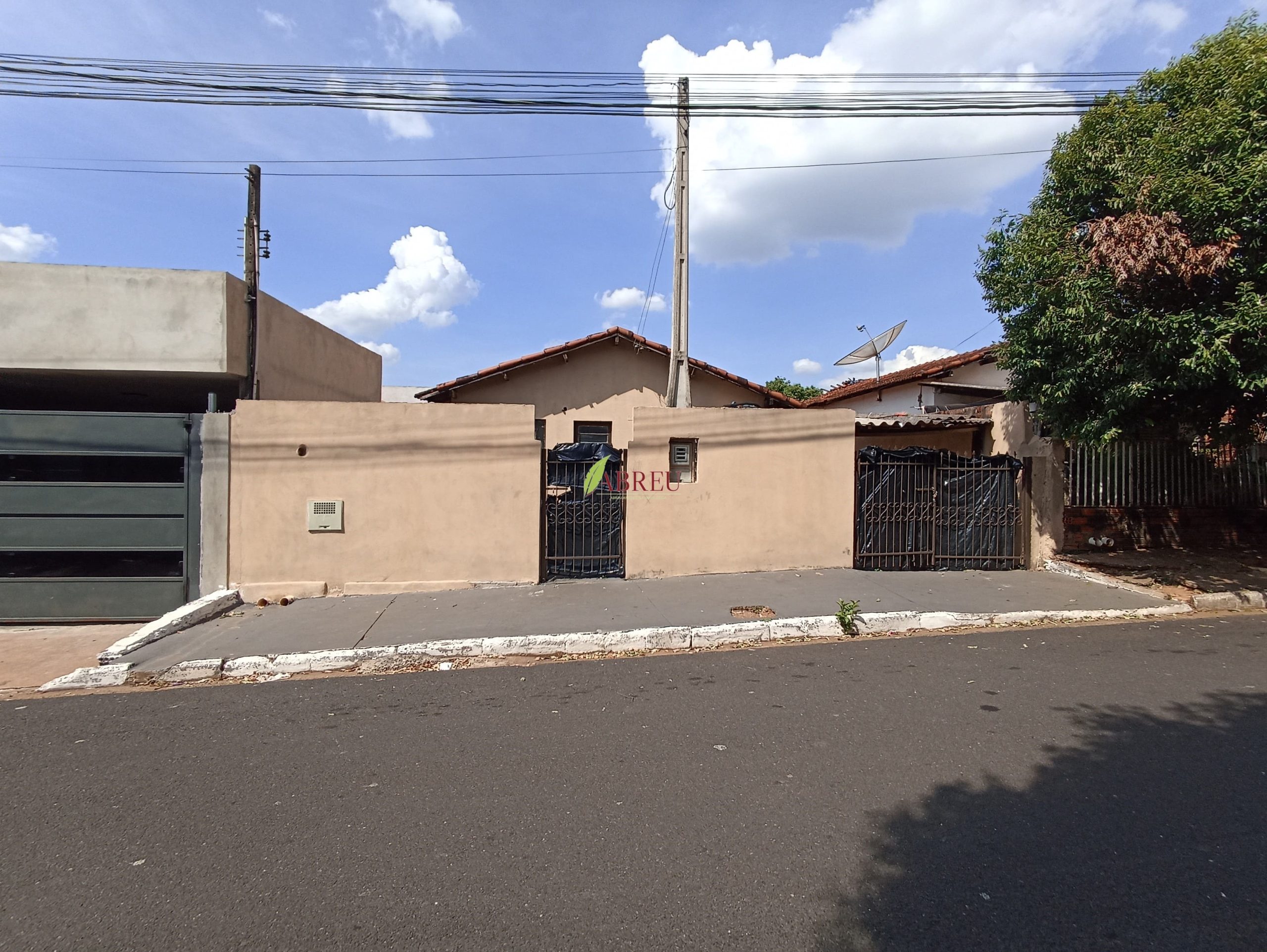 Aluga-se casa com 2 dormitórios por R$ 500,00 mensais – Cohab – Cosmorama/SP