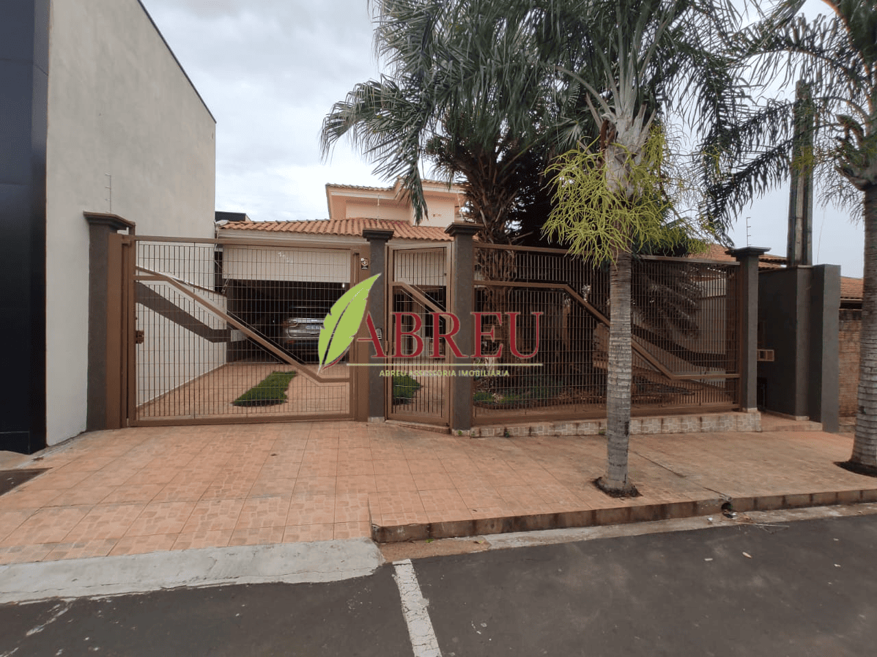 Casa com 4 dormitórios e piscina a venda, 263,80 m² por R$ 800.000,00 – Centro – Cosmorama/SP