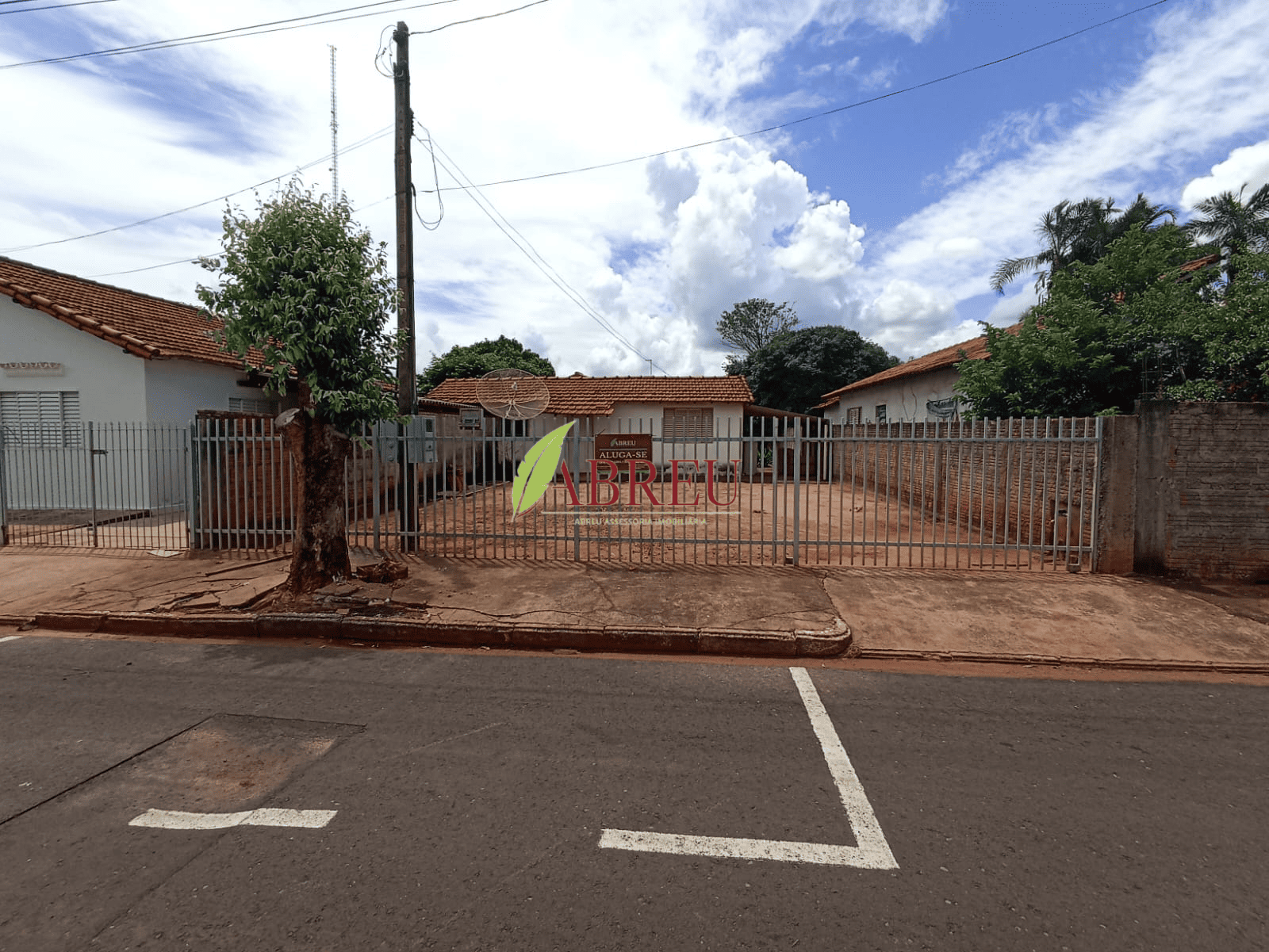 Aluga-se casa com 2 dormitórios por R$ 400,00 – Estação- Cosmorama/SP